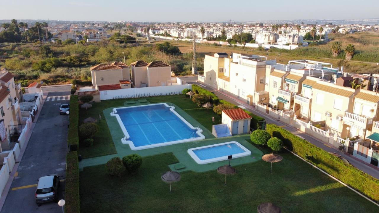 Holiday House Torrevieja Esterno foto