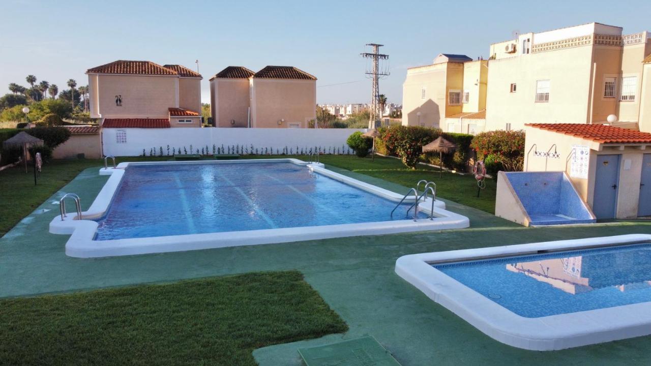 Holiday House Torrevieja Esterno foto