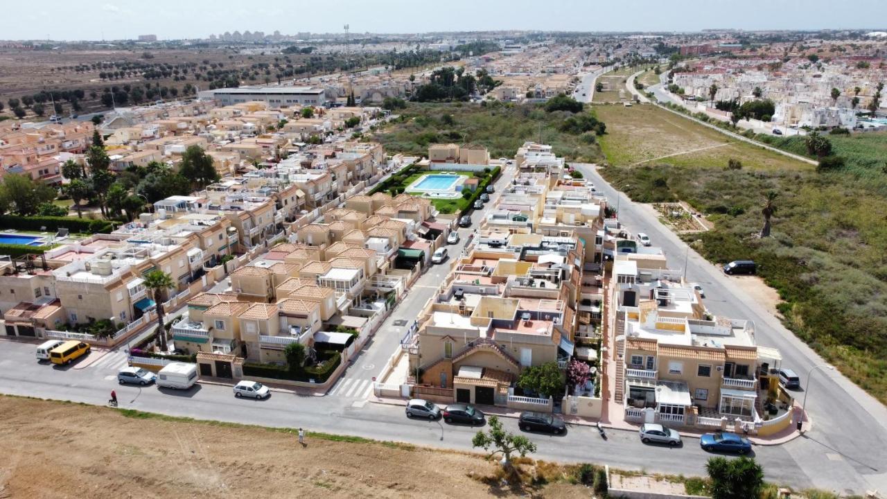 Holiday House Torrevieja Esterno foto