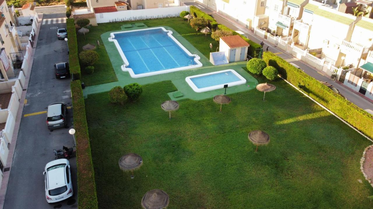 Holiday House Torrevieja Esterno foto
